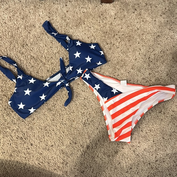 Bathing suits - Picture 7 of 10